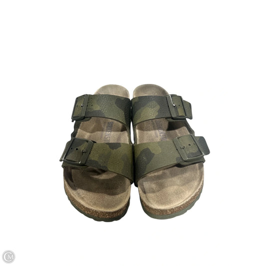 Shoes Flats By Birkenstock In Camouflage Print, Size: 7
