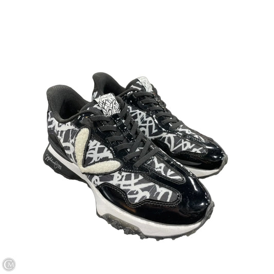 Shoes Sneakers By Skechers In Black & White, Size: 6.5