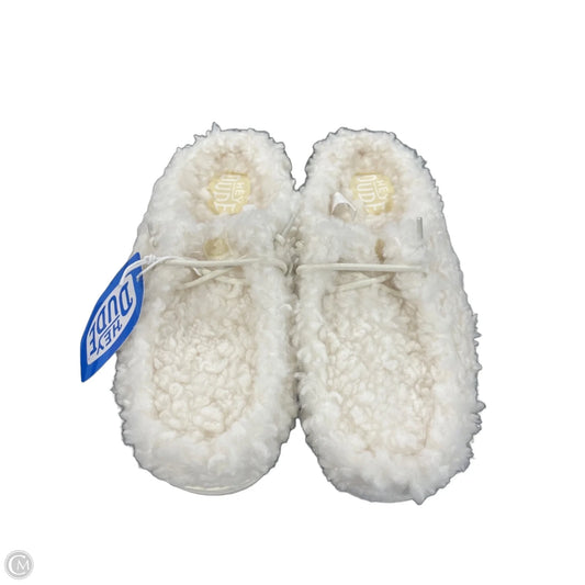 Shoes Flats By Hey Dude In Cream, Size: 7